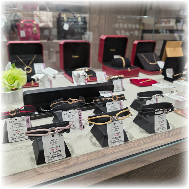 GOMAS店内のショーケース